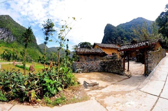 Nha Nghi T&T Hotell Dong Van  Exteriör bild