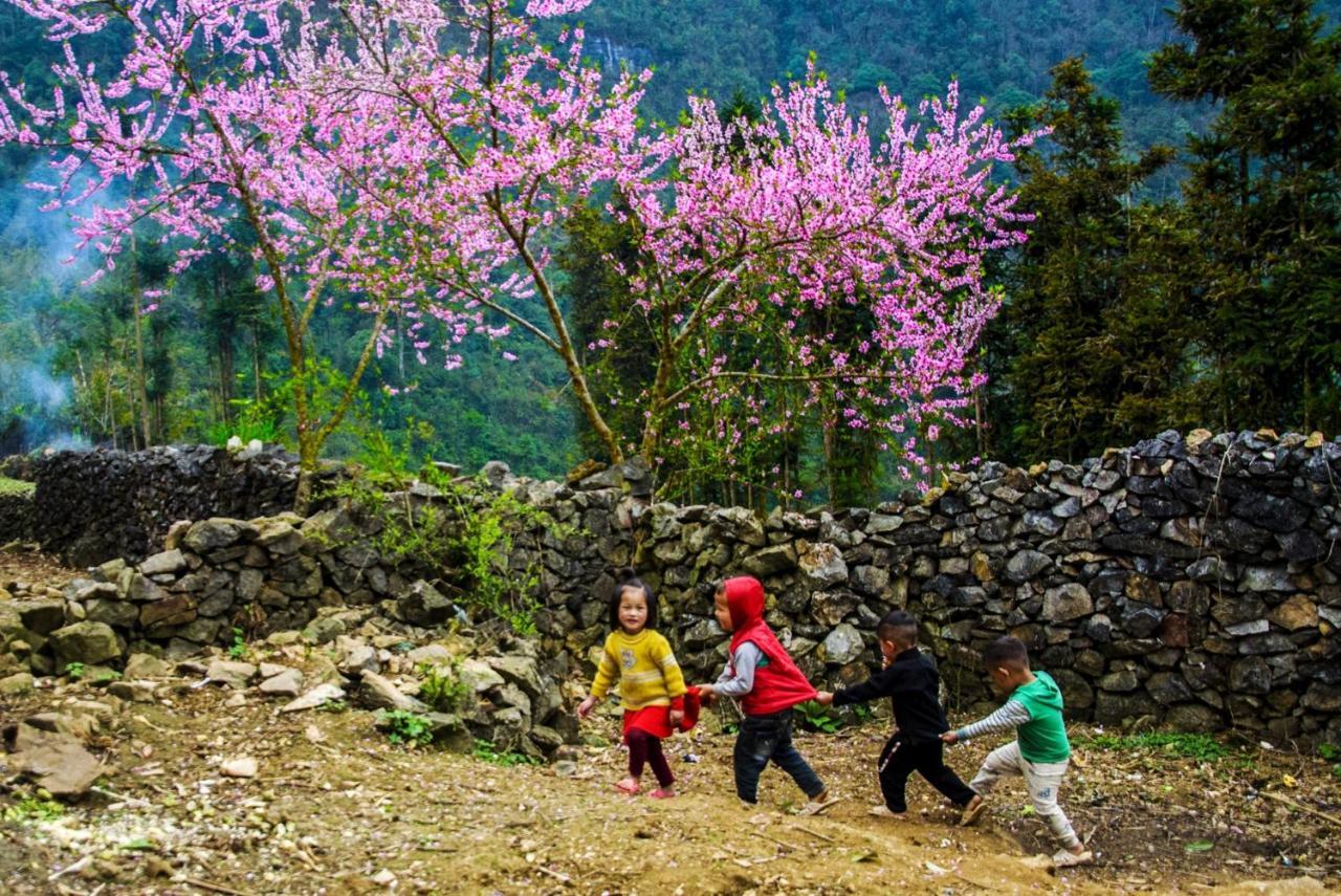 Nha Nghi T&T Hotell Dong Van  Exteriör bild