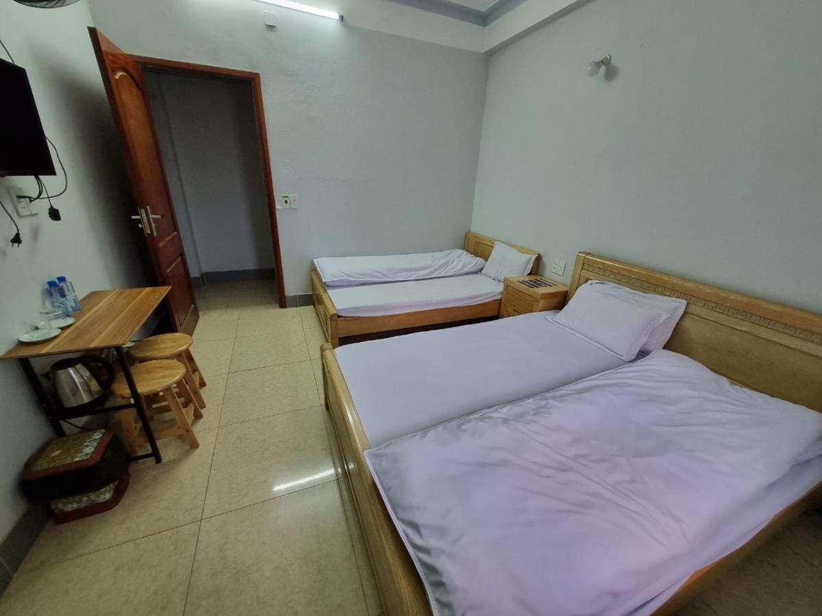 Nha Nghi T&T Hotell Dong Van  Exteriör bild