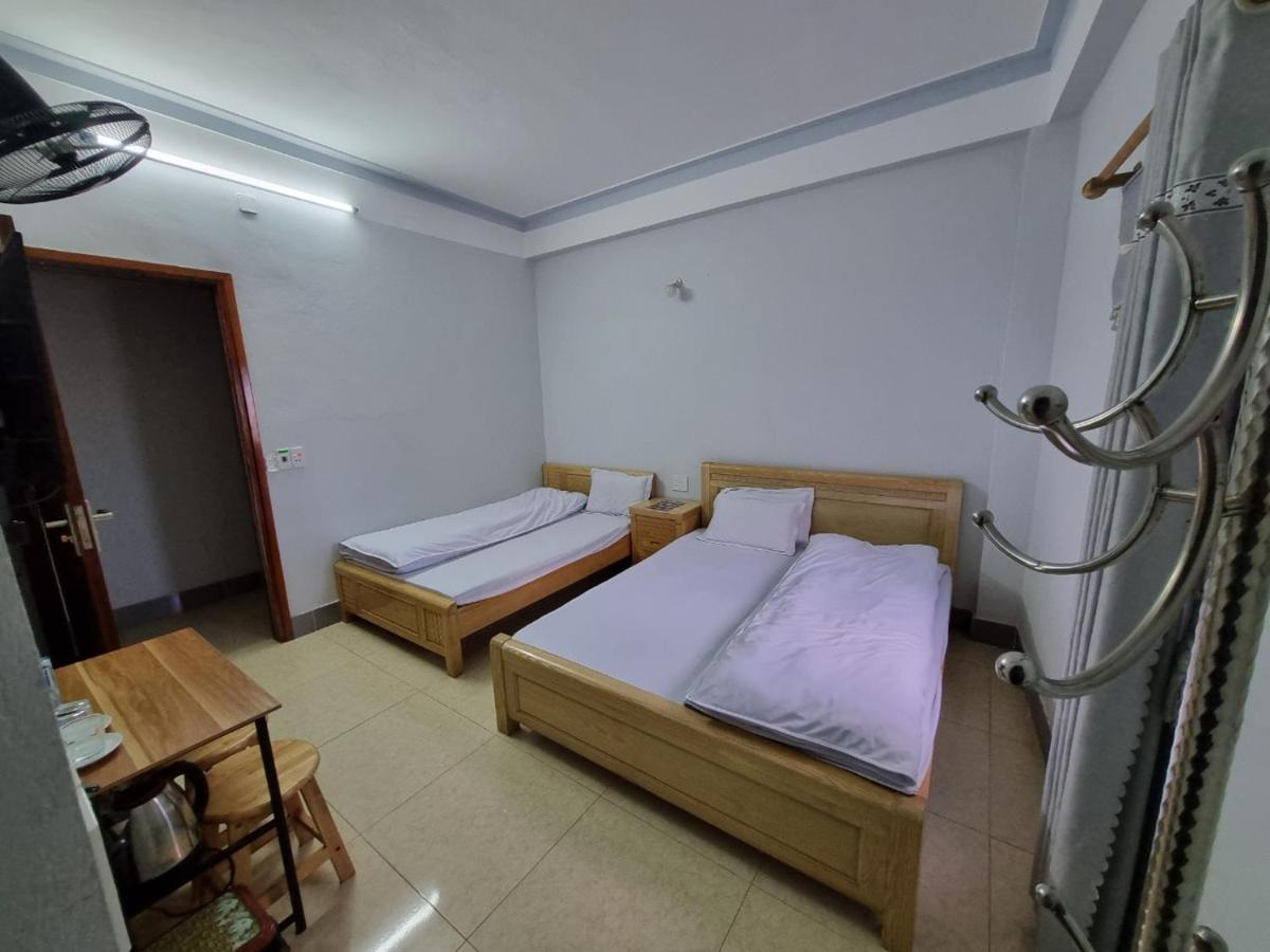 Nha Nghi T&T Hotell Dong Van  Exteriör bild