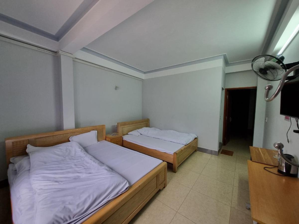 Nha Nghi T&T Hotell Dong Van  Exteriör bild