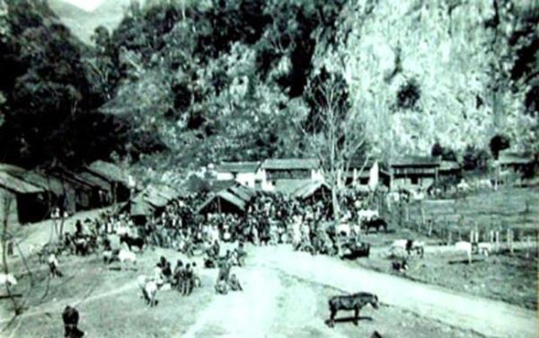 Nha Nghi T&T Hotell Dong Van  Exteriör bild